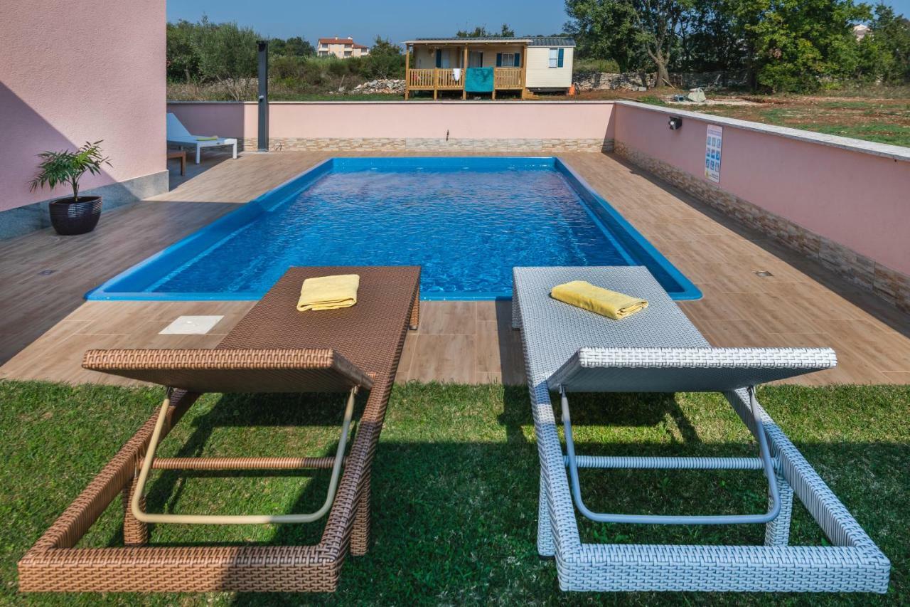 Ferienhaus Mary Ližnjan Kültér fotó