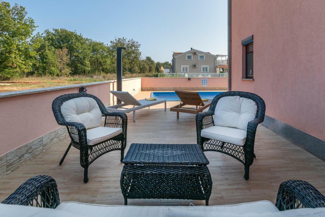 Ferienhaus Mary Ližnjan Kültér fotó