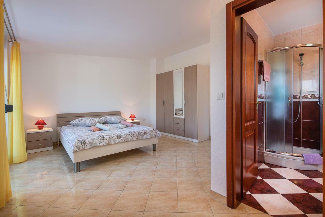 Ferienhaus Mary Ližnjan Kültér fotó